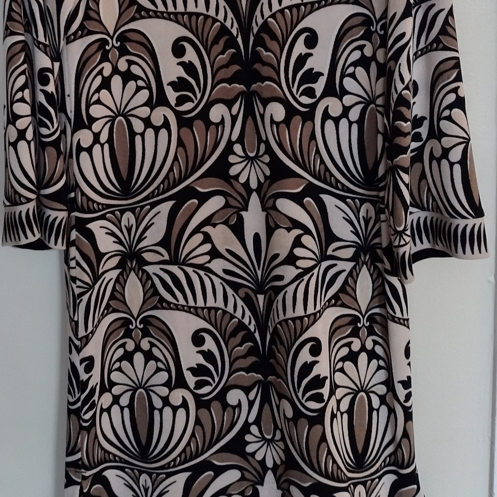 Elegant Black and Cream Patterned Women's Top